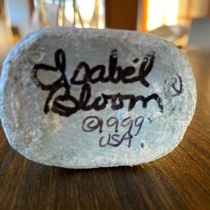 1999 Isabelle Bloom “Hugs”